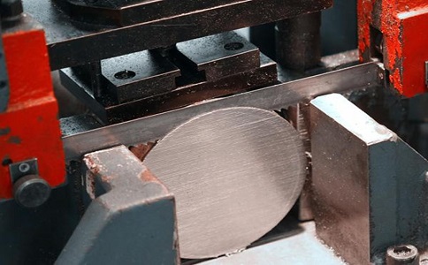 扬州造成带锯条牙齿碎裂或折断的几点原因！